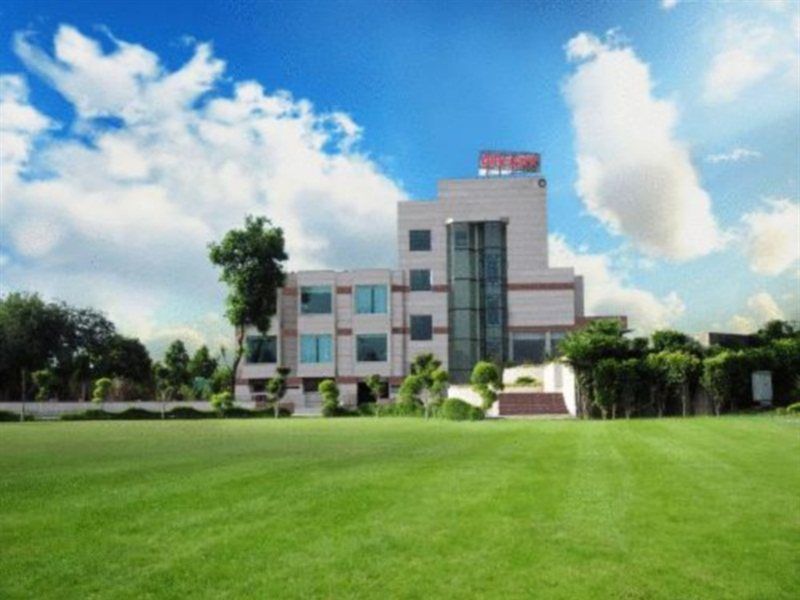 City Park Airport 구르가온 외부 사진